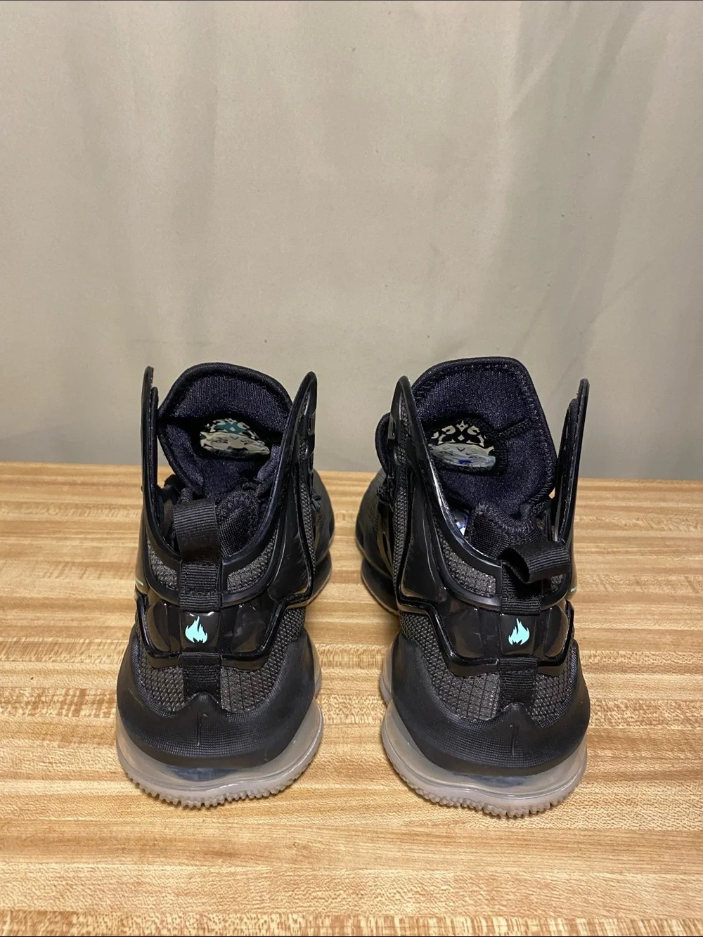 Nike LeBron 19 EP Hi Top Basketball Shoes Black Green Glow size 5.5Y